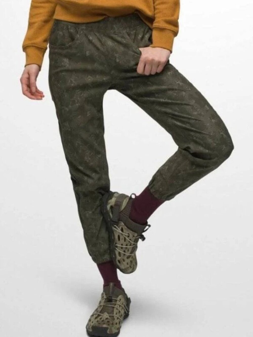 NWOT Prana Halle E-Waist Camo Leaf Print Jogger Pants